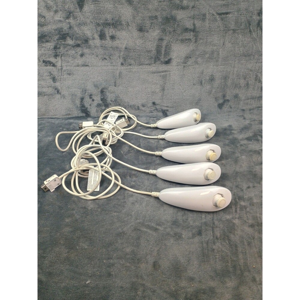 Lot of 5 OEM Nintendo Wii Nunchuck Controllers White  RVL-004